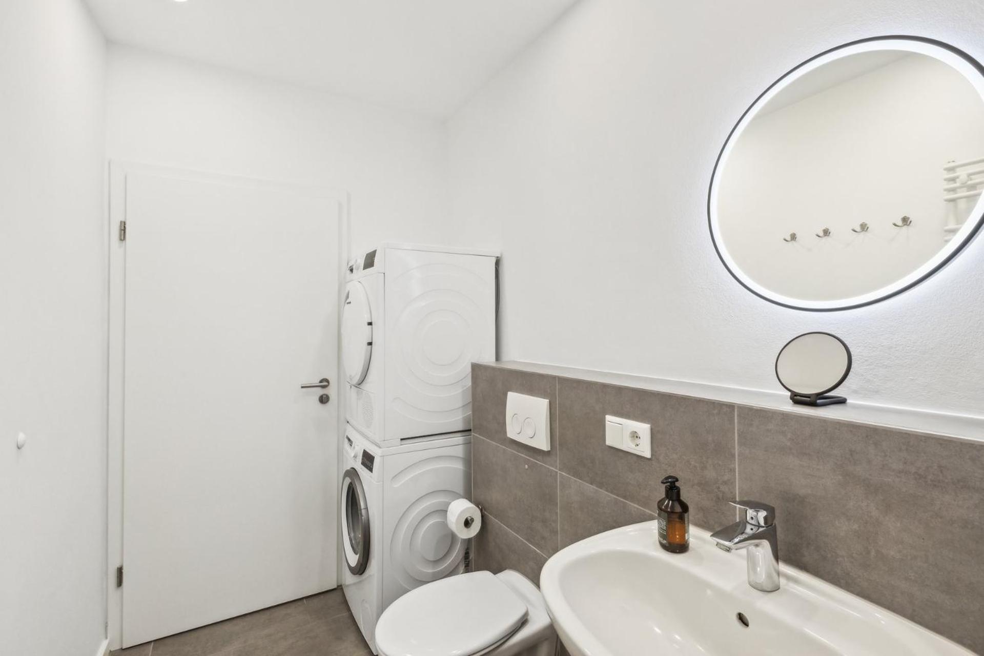 Apartment Kranich mit 3 Zimmern, top Infrastrukturlage HH Langenhorn, nähe Airport, Boxspringbetten und Arbeitsplätzen mit Glasfaser WLAN