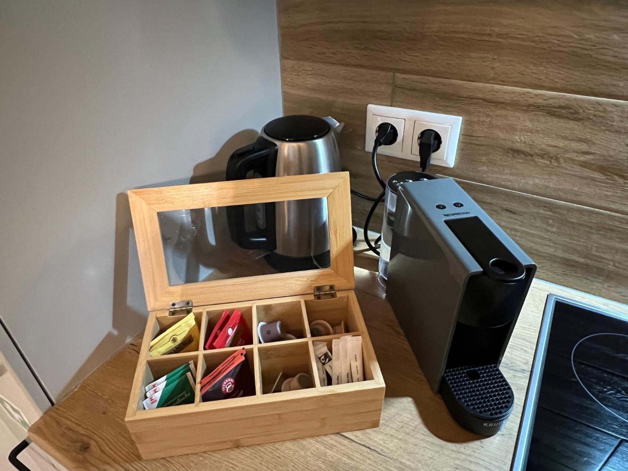Apartment Kranich mit 3 Zimmern, top Infrastrukturlage HH Langenhorn, nähe Airport, Boxspringbetten und Arbeitsplätzen mit Glasfaser WLAN