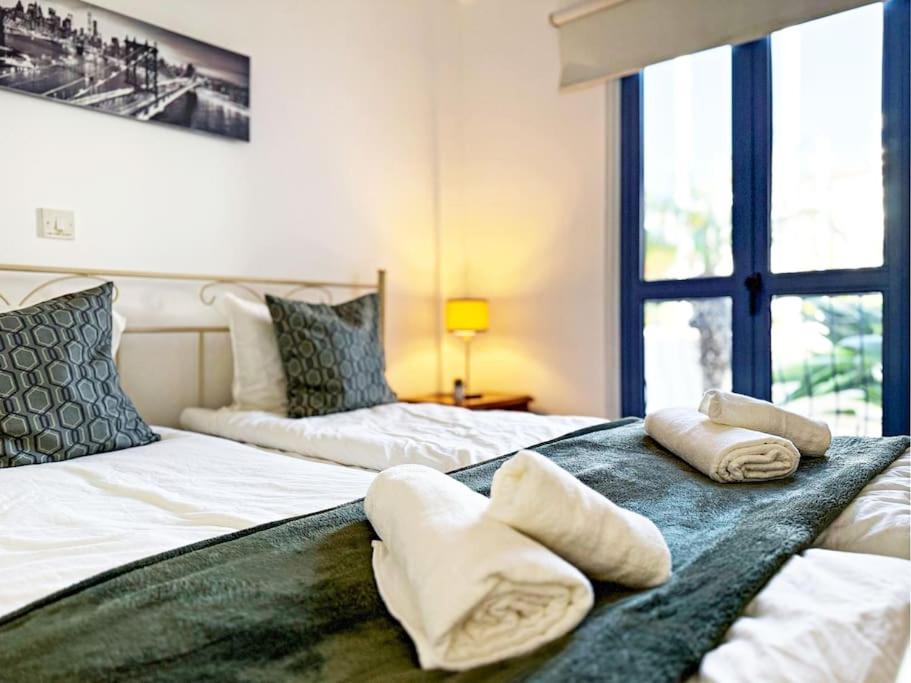 Cozy Beachside Apartment with Pool Access - Ideal for Relaxation