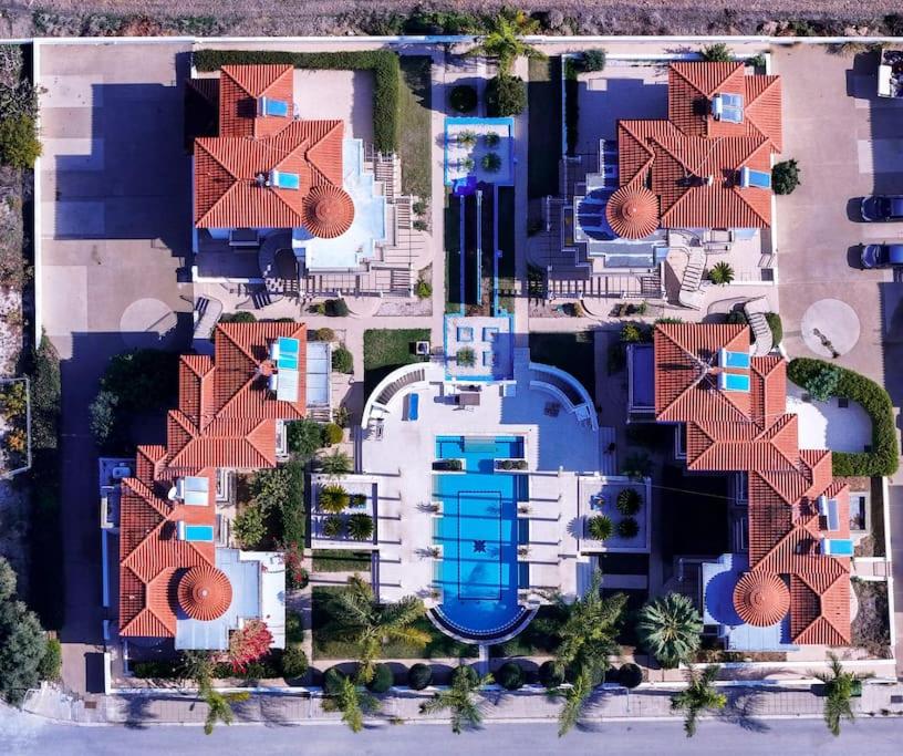 Cozy Beachside Apartment with Pool Access - Ideal for Relaxation