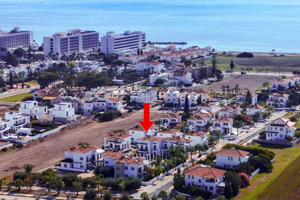 Cozy Beachside Apartment with Pool Access - Ideal for Relaxation
