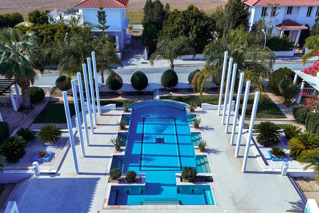 Cozy Beachside Apartment with Pool Access - Ideal for Relaxation