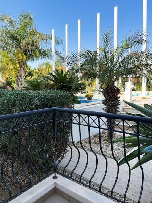 Cozy Beachside Apartment with Pool Access - Ideal for Relaxation