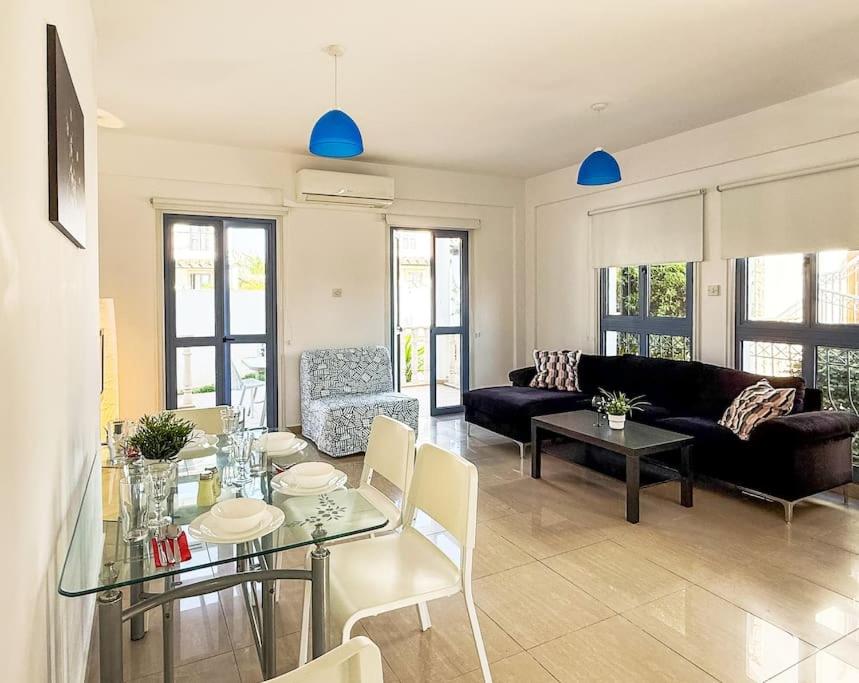 Cozy Beachside Apartment with Pool Access - Ideal for Relaxation
