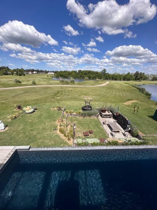 Casa Moderna Lago, Golf y Estilo