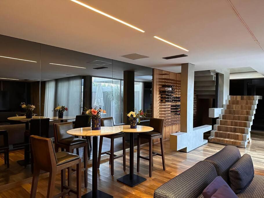 Casa Moderna Lago, Golf y Estilo