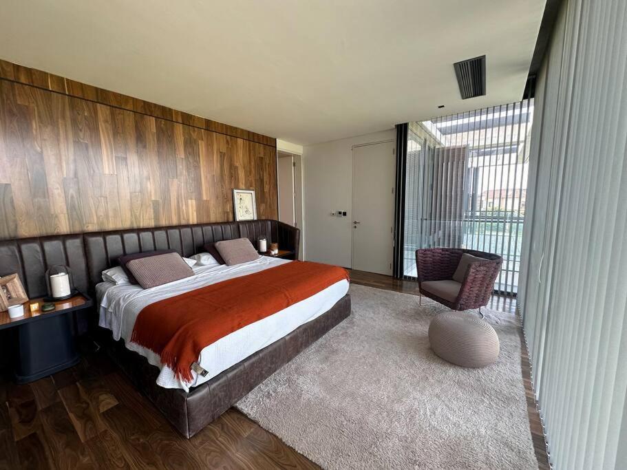 Casa Moderna Lago, Golf y Estilo