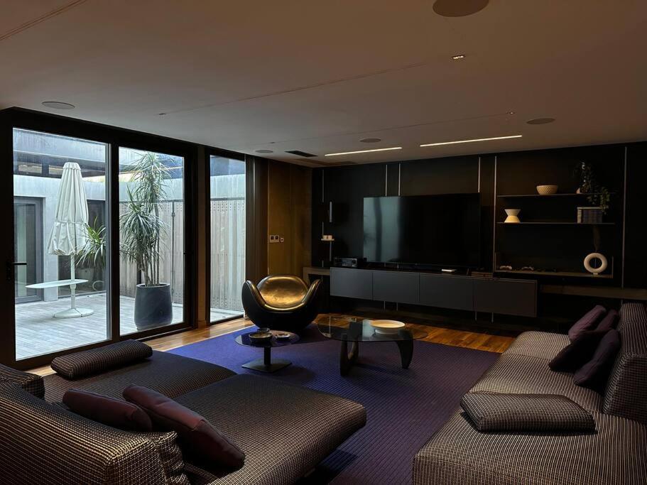 Casa Moderna Lago, Golf y Estilo