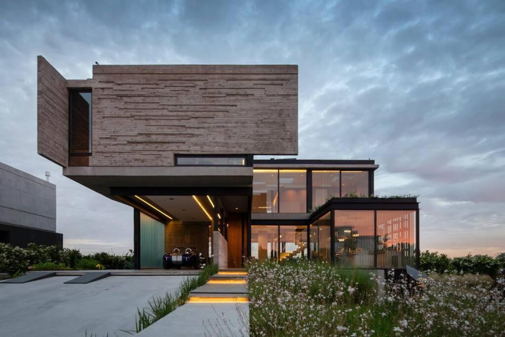 Casa Moderna Lago, Golf y Estilo