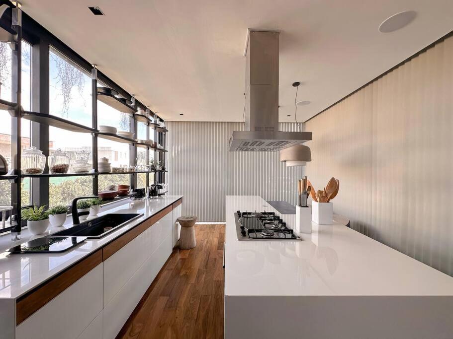 Casa Moderna Lago, Golf y Estilo