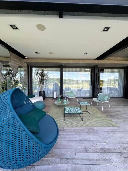 Casa Moderna Lago, Golf y Estilo