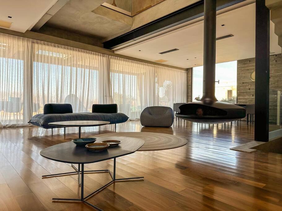 Casa Moderna Lago, Golf y Estilo