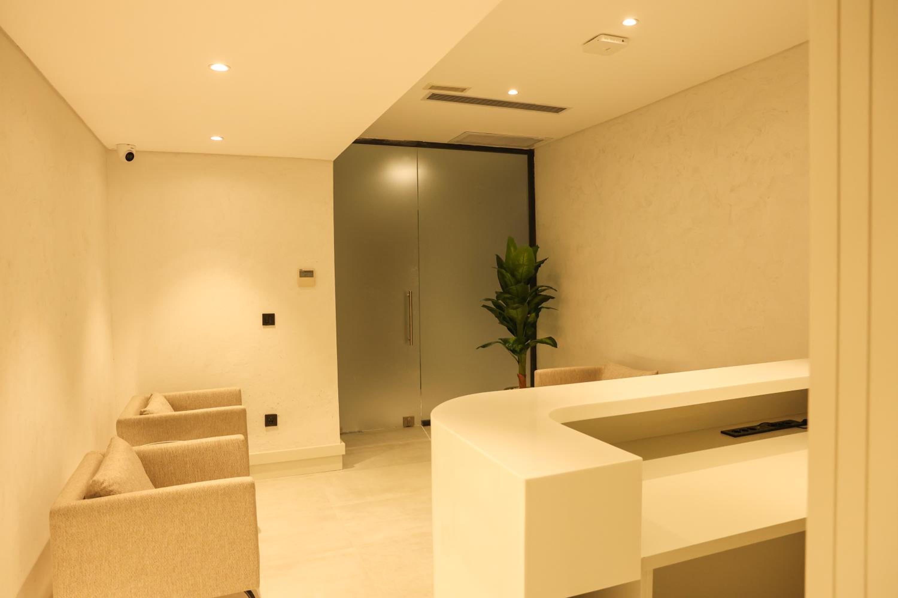 FOUR HILLS HOTEL - Image 29