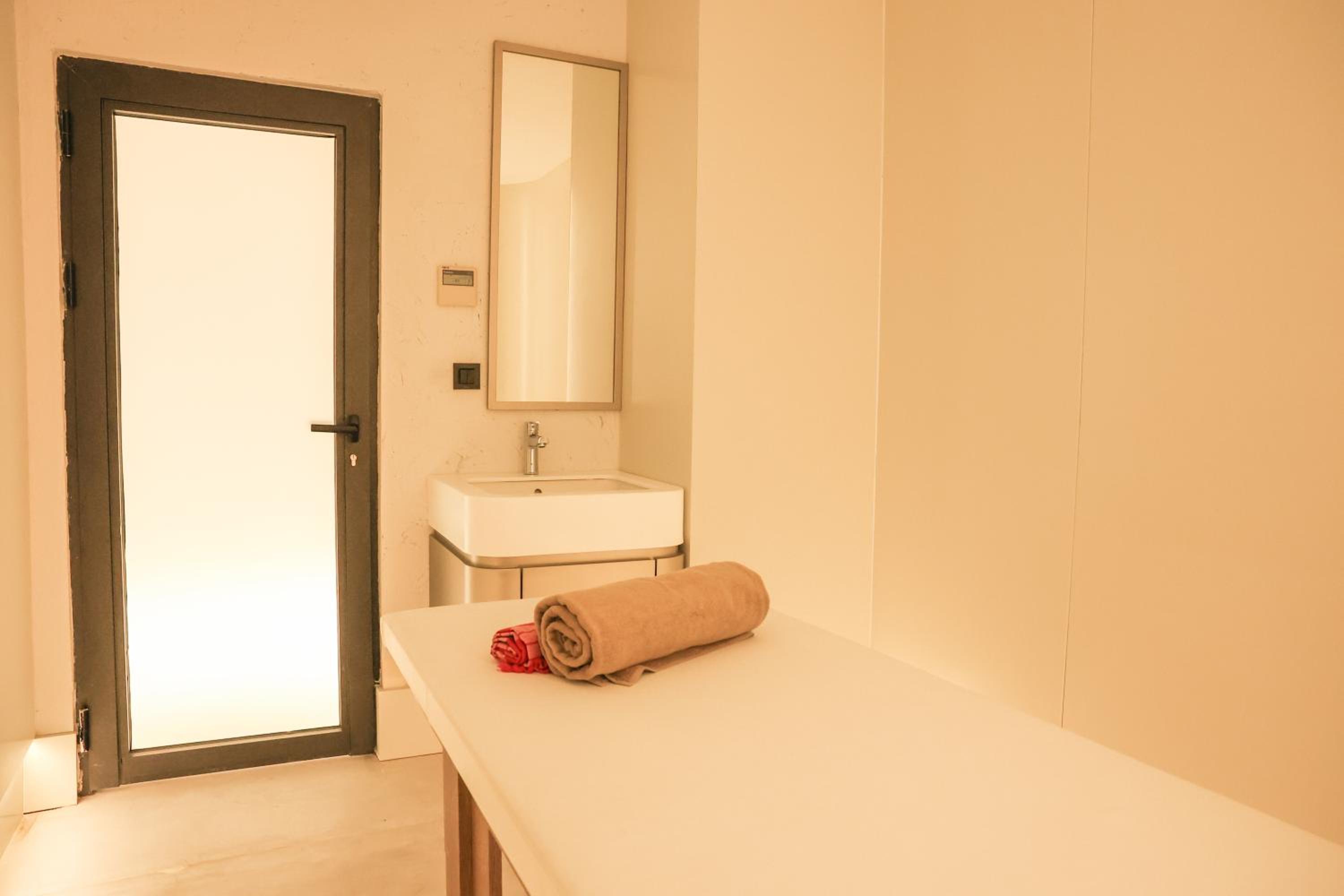 FOUR HILLS HOTEL - Image 30