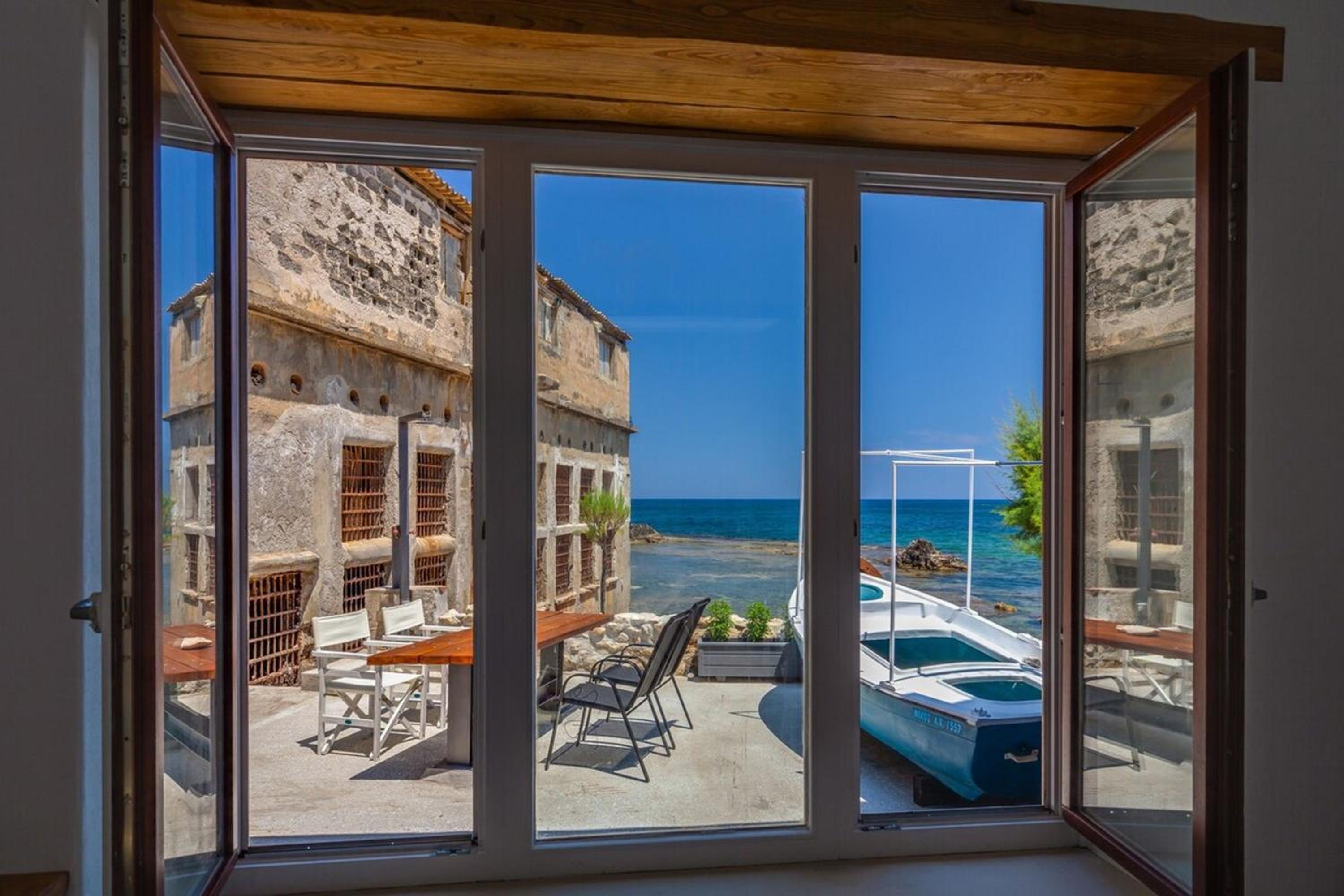 Skiff - Transformed studio on the water's edge view 3