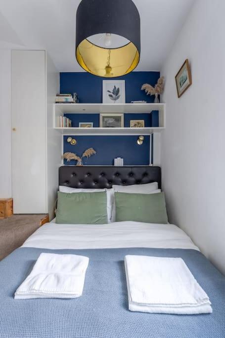 Studio Flat in Victorian West Kensington Mansion with balcony