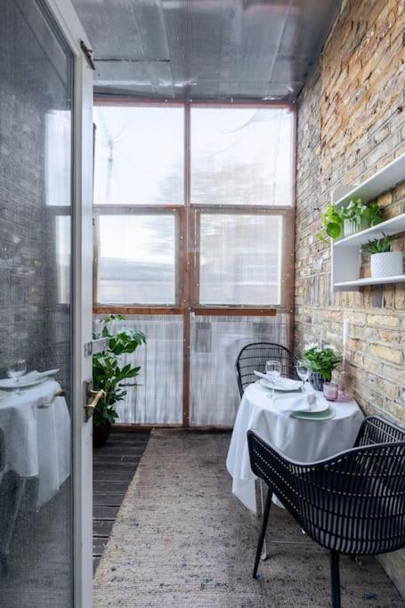 Studio Flat in Victorian West Kensington Mansion with balcony