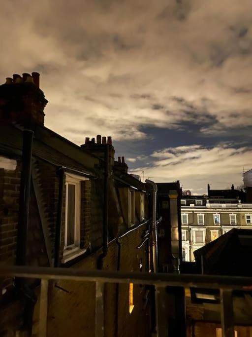 Studio Flat in Victorian West Kensington Mansion with balcony