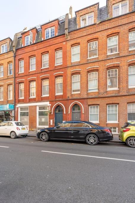 Studio Flat in Victorian West Kensington Mansion with balcony