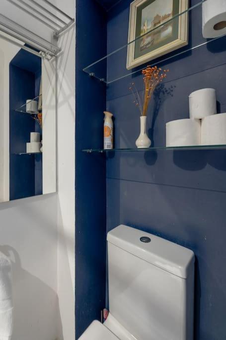 Studio Flat in Victorian West Kensington Mansion with balcony