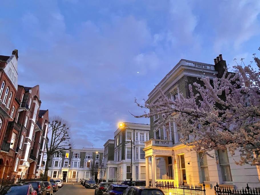 Studio Flat in Victorian West Kensington Mansion with balcony