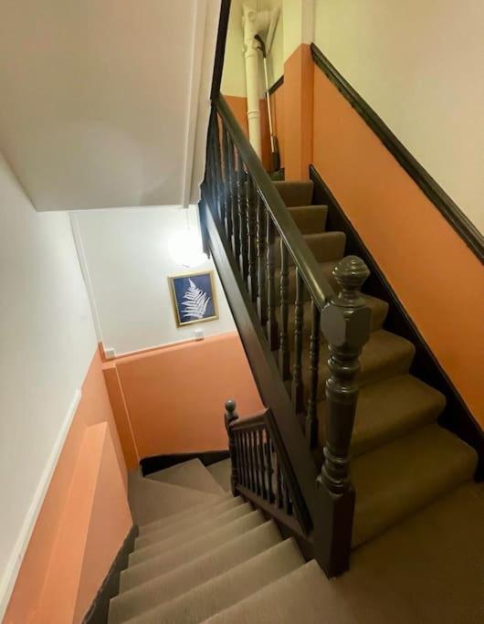 Studio Flat in Victorian West Kensington Mansion with balcony