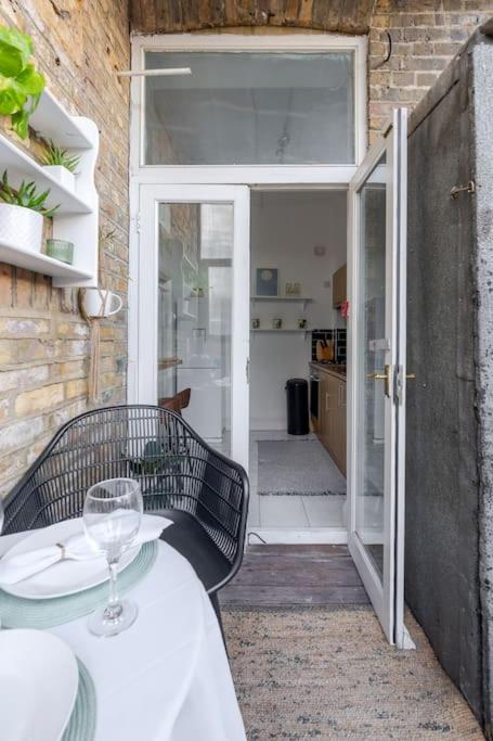 Studio Flat in Victorian West Kensington Mansion with balcony