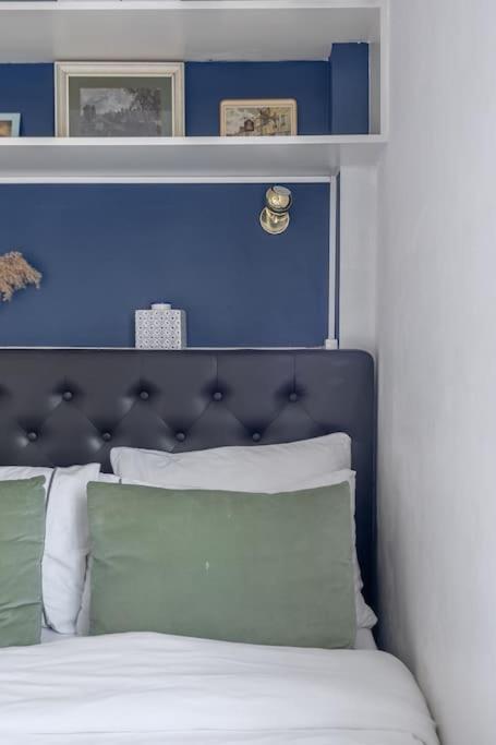Studio Flat in Victorian West Kensington Mansion with balcony