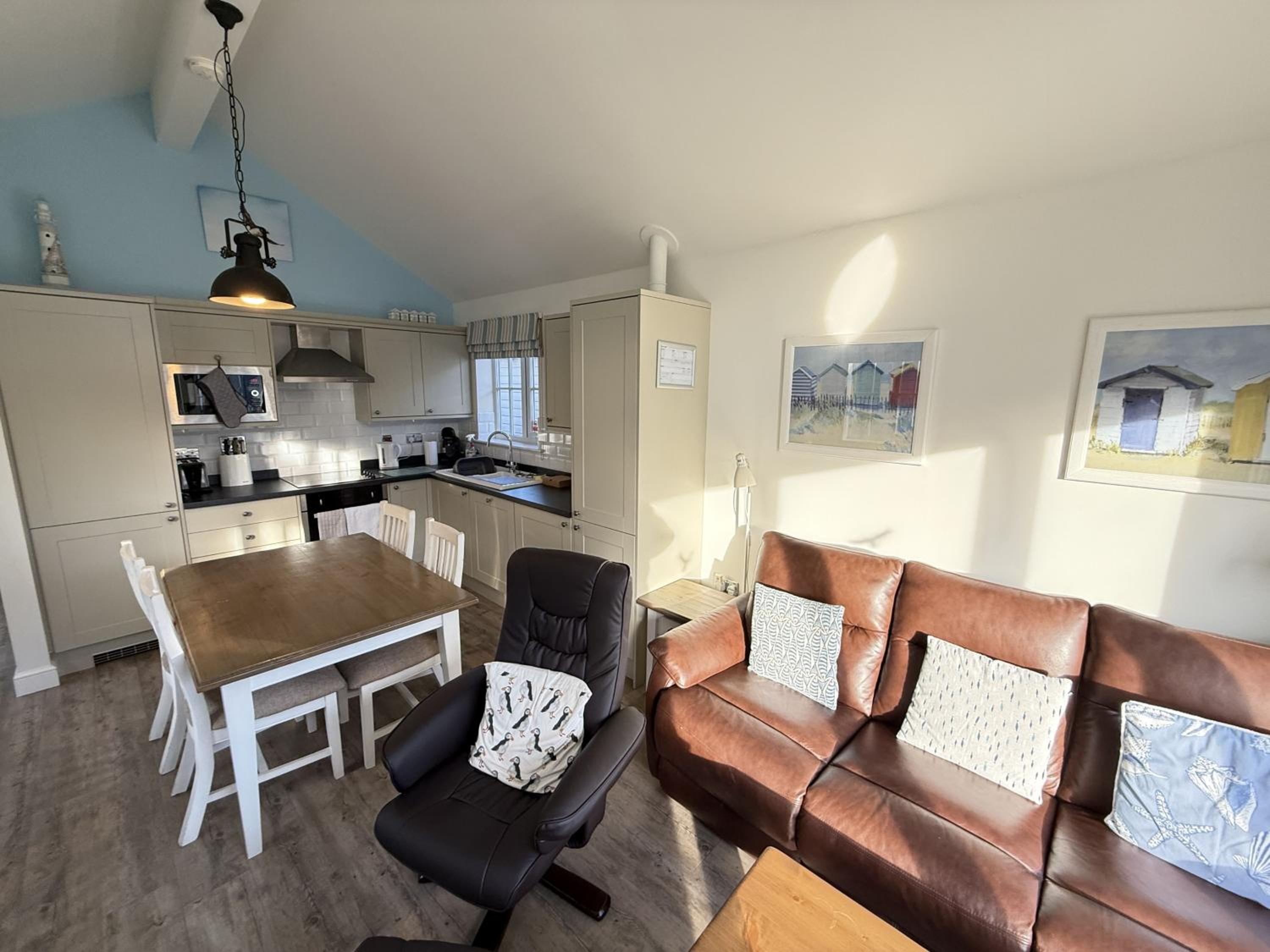 Puffin Lodge - Part of the The Bay Filey Holiday Village with pool, gym and direct beach access, pub, restaurant, tennis and meadows walks