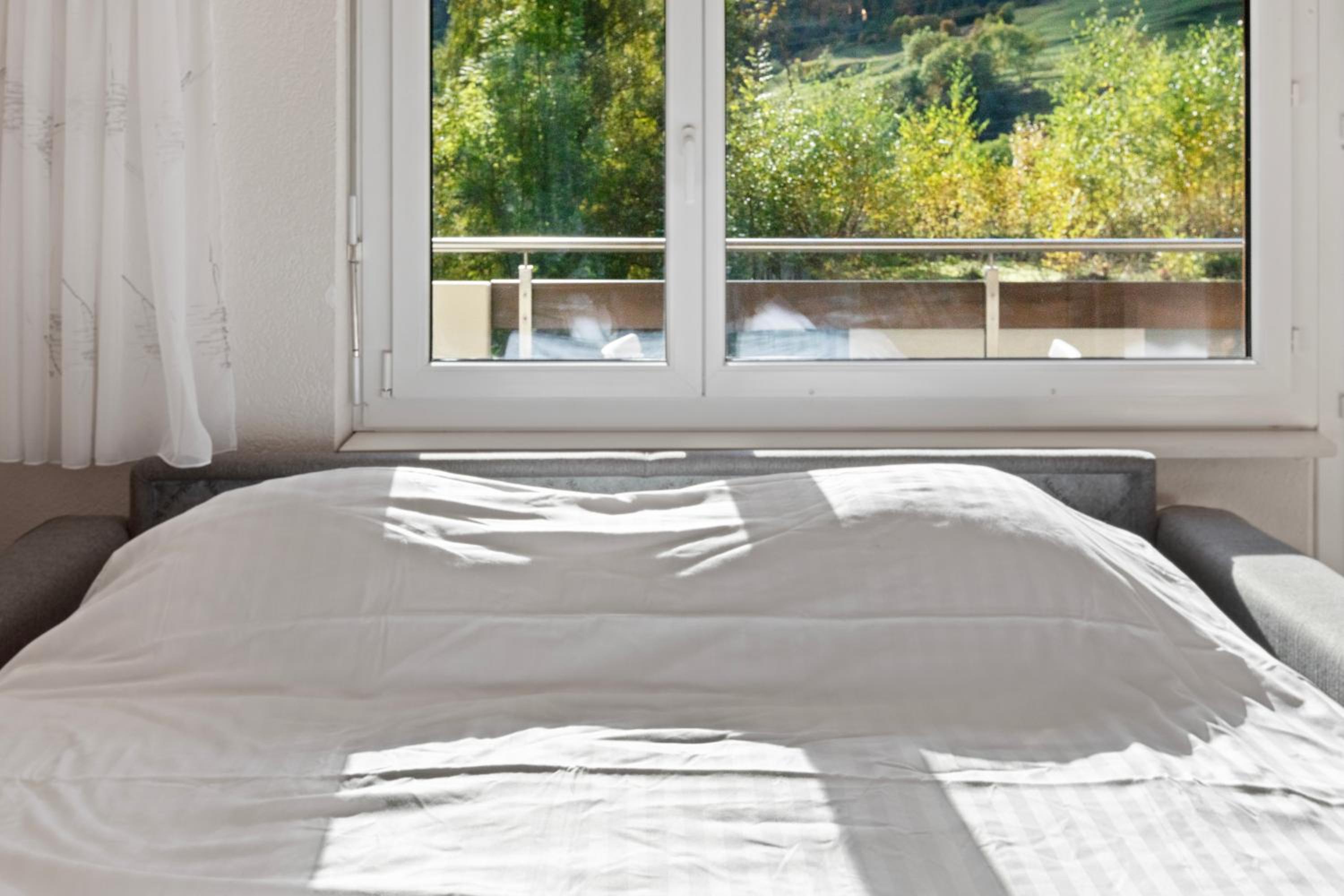Studio lumineux avec vue sur les montagnes