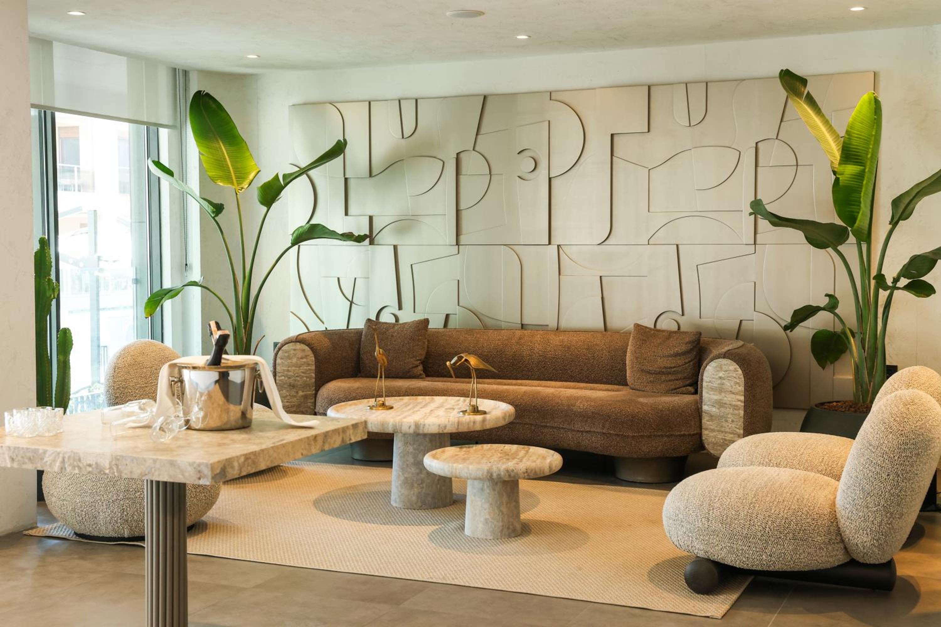 FOUR HILLS HOTEL - Image 75