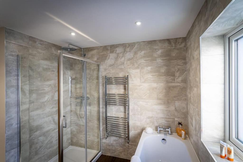 Beresford, woodland lodge, sauna, hot tubs & games for 18 view 2