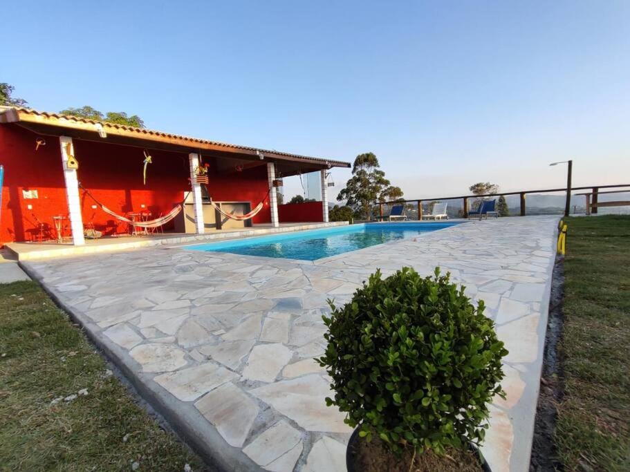 Férias com Piscina e Diversão, Reserve a Chácara Delira!