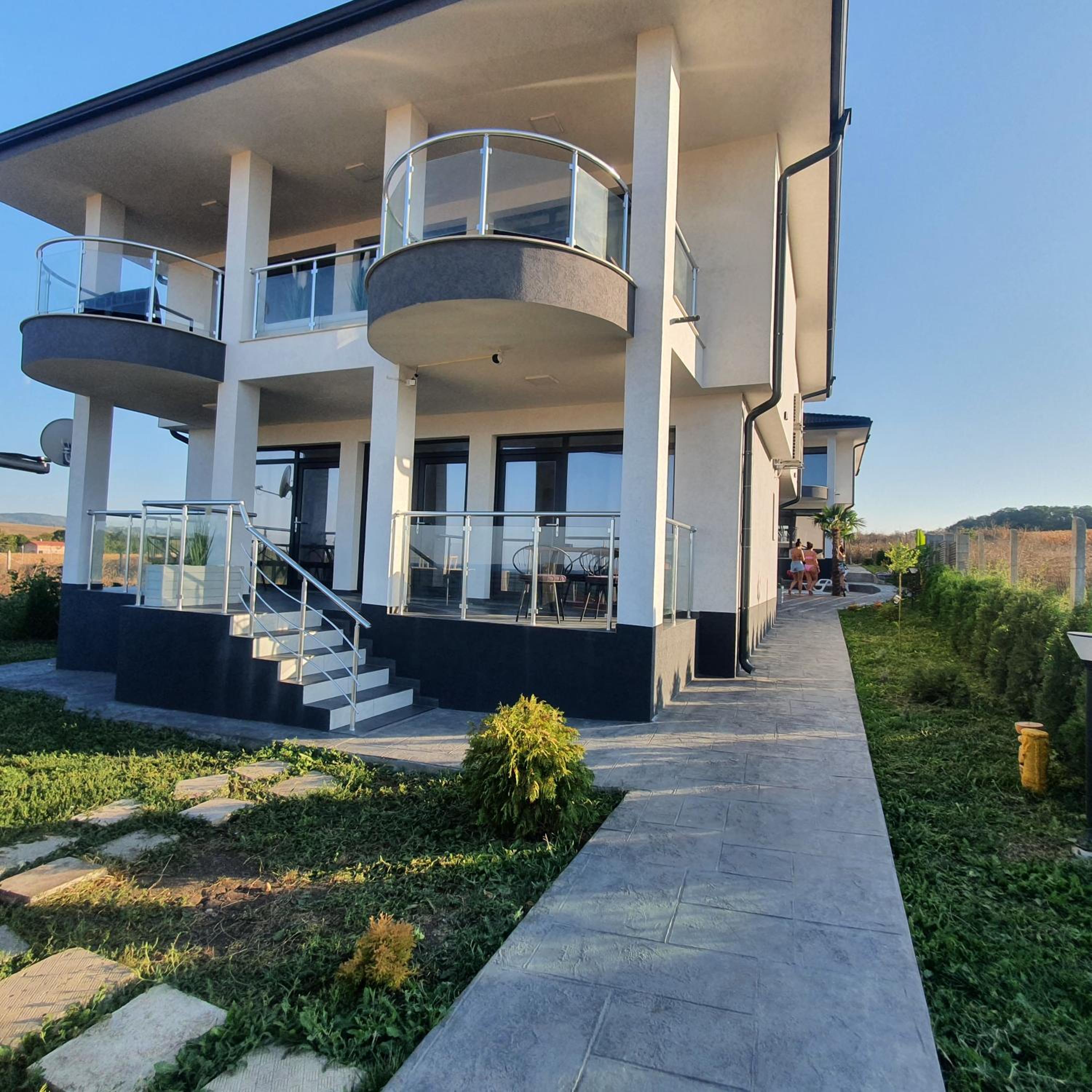 Captain Niko Apartments