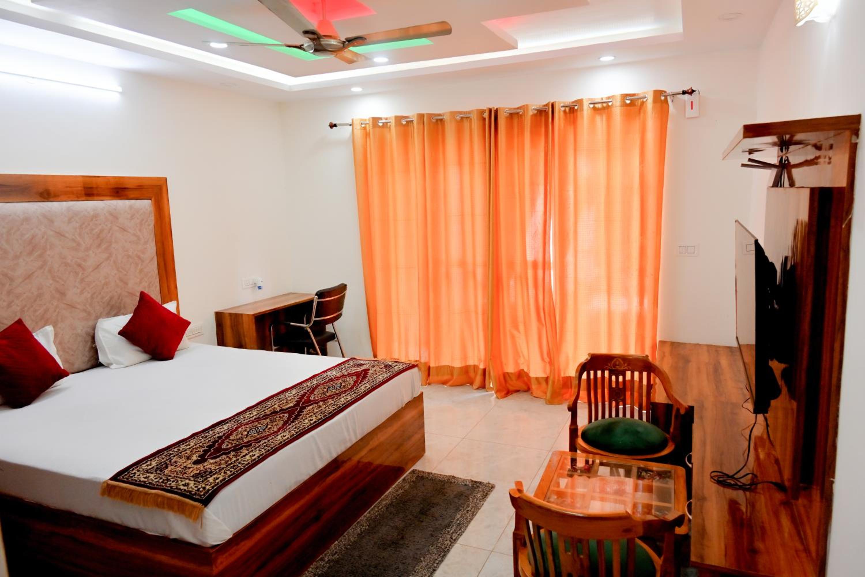 Kasauli Bhoom heera Lodge view 4