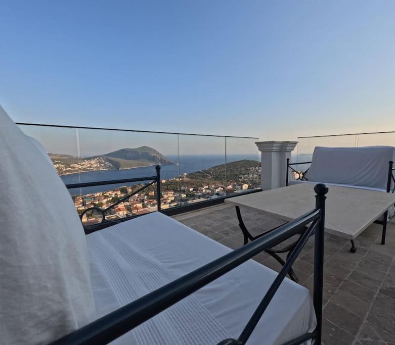 Sea View Villa Heathed Pool view 3
