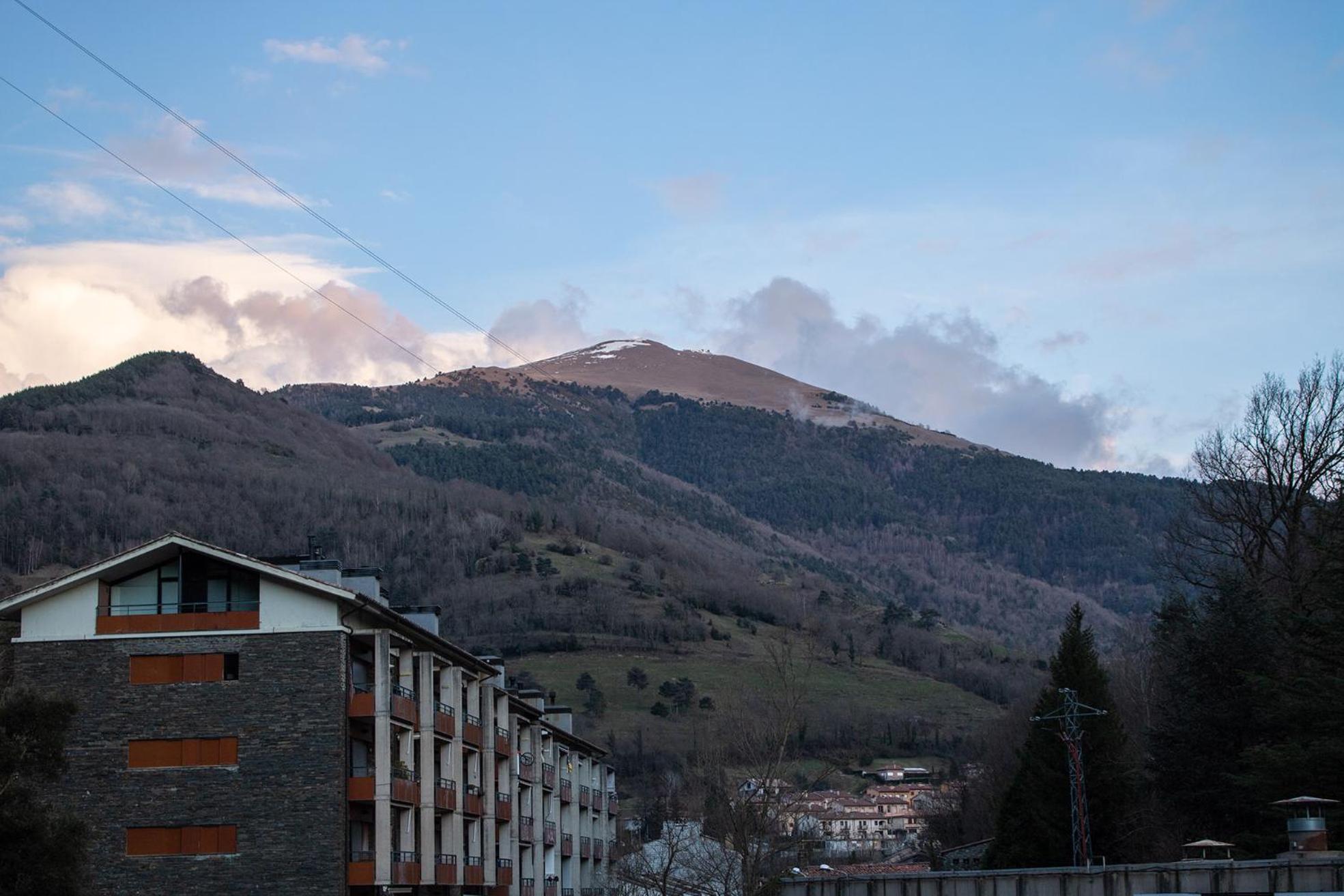 Apartament rústic en una masia al costat del riu