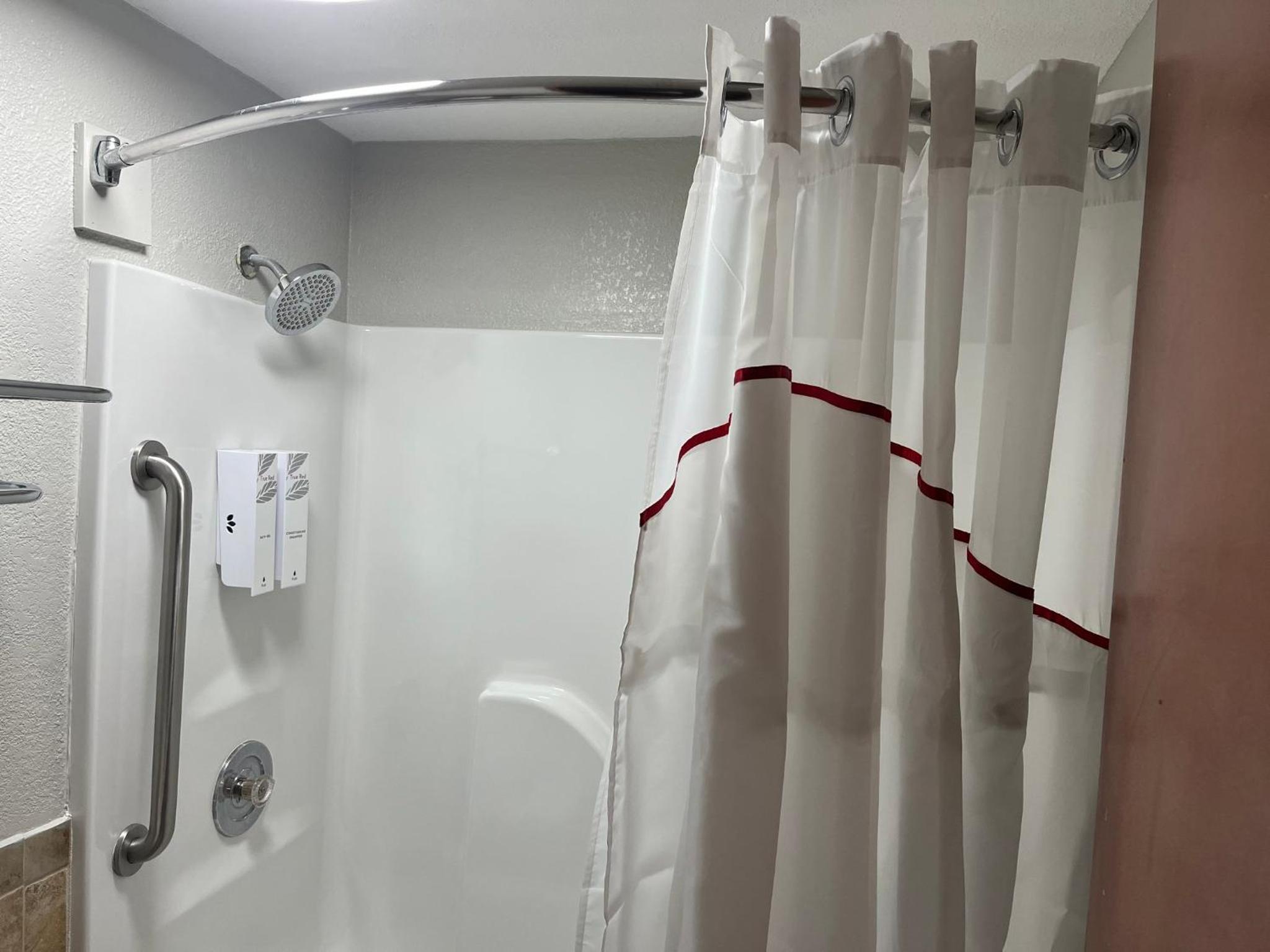 Sanford Vacations - Red Roof Inn Sanford - Property Image 16