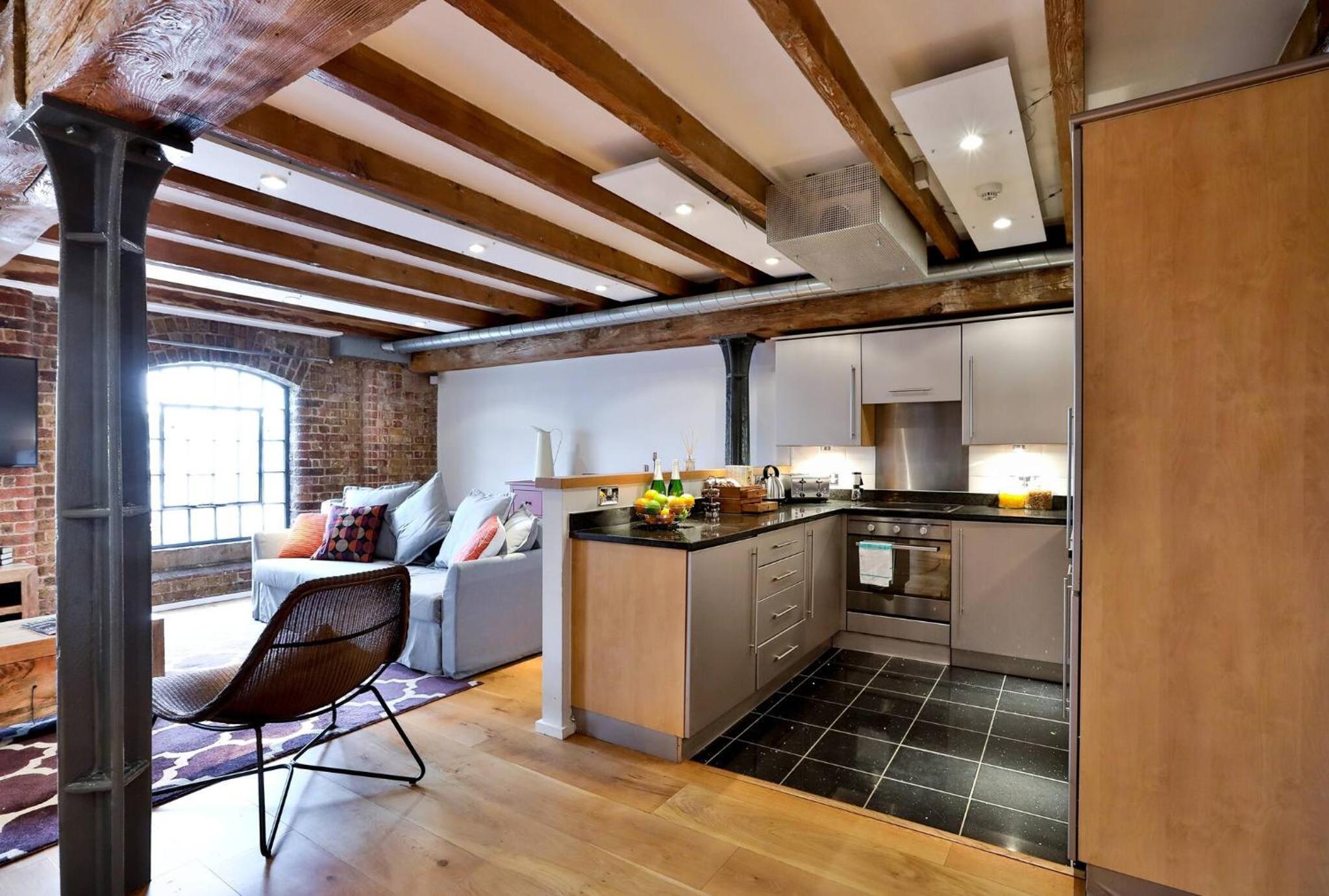 Wild Roses Serviced Apartments - ExCel Warehouse 1