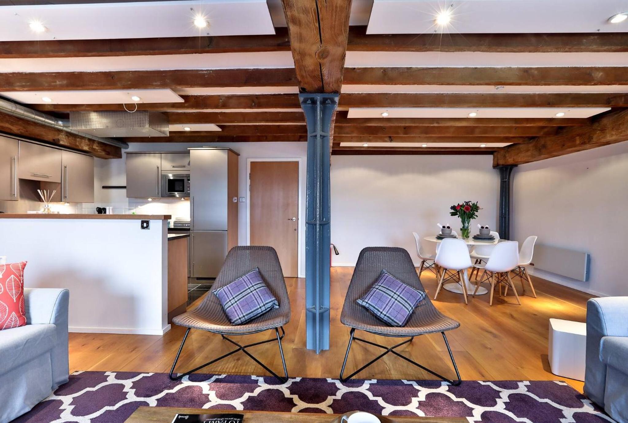 Wild Roses Serviced Apartments - ExCel Warehouse 1
