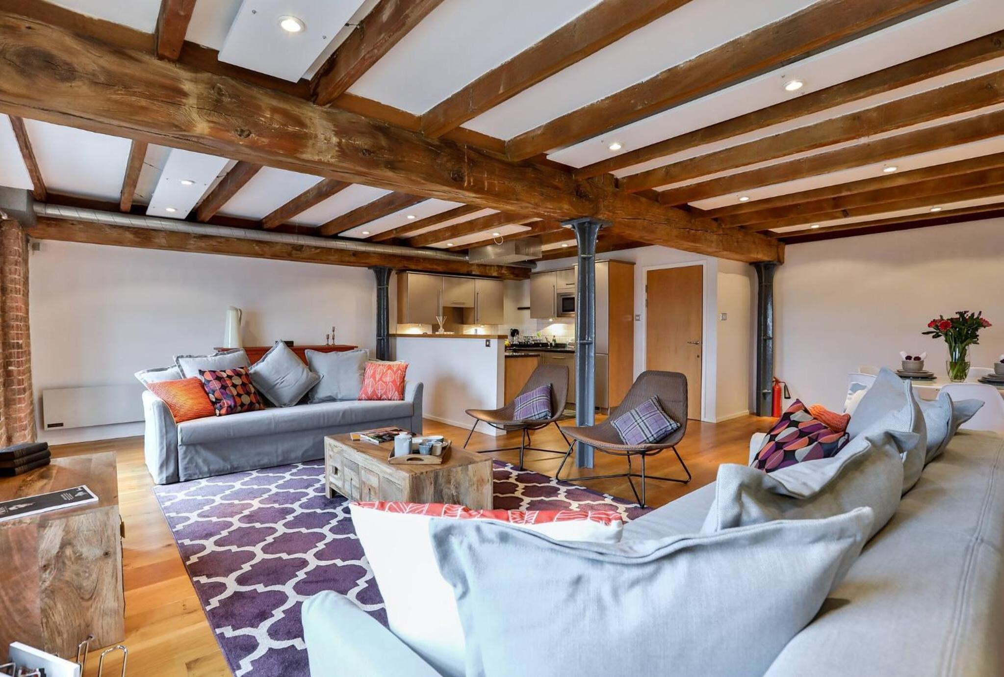 Wild Roses Serviced Apartments - ExCel Warehouse 1