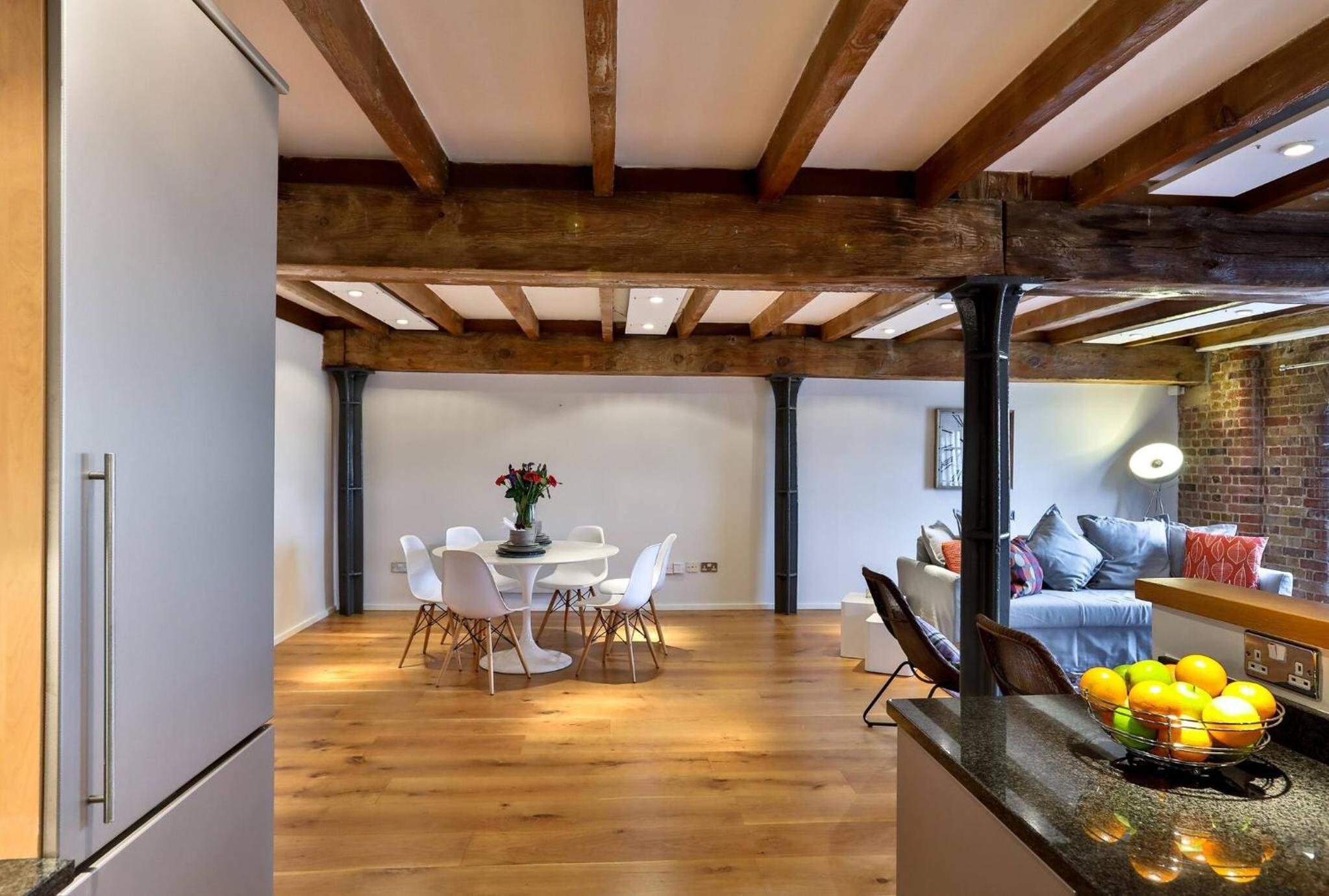 Wild Roses Serviced Apartments - ExCel Warehouse 1