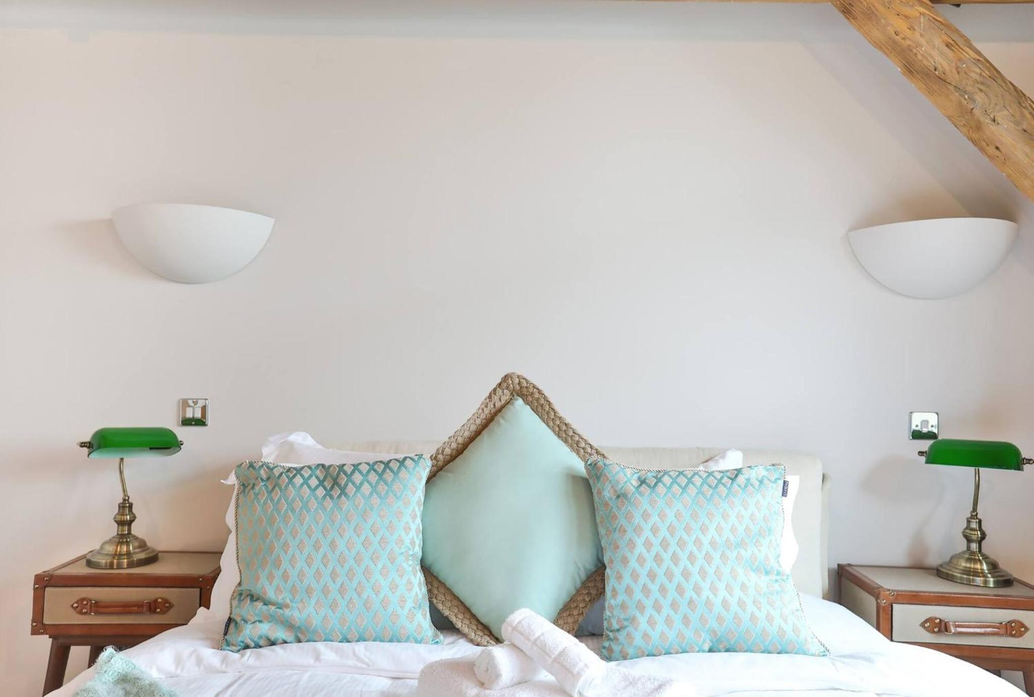 Wild Roses Serviced Apartments - ExCel Warehouse 1