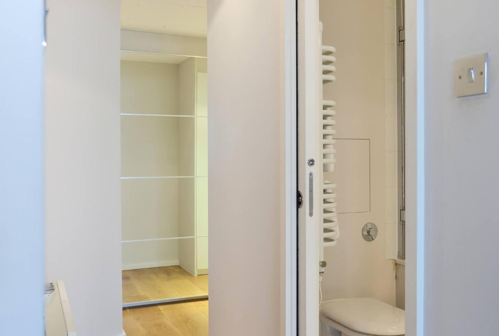 Wild Roses Serviced Apartments - ExCel Warehouse 1