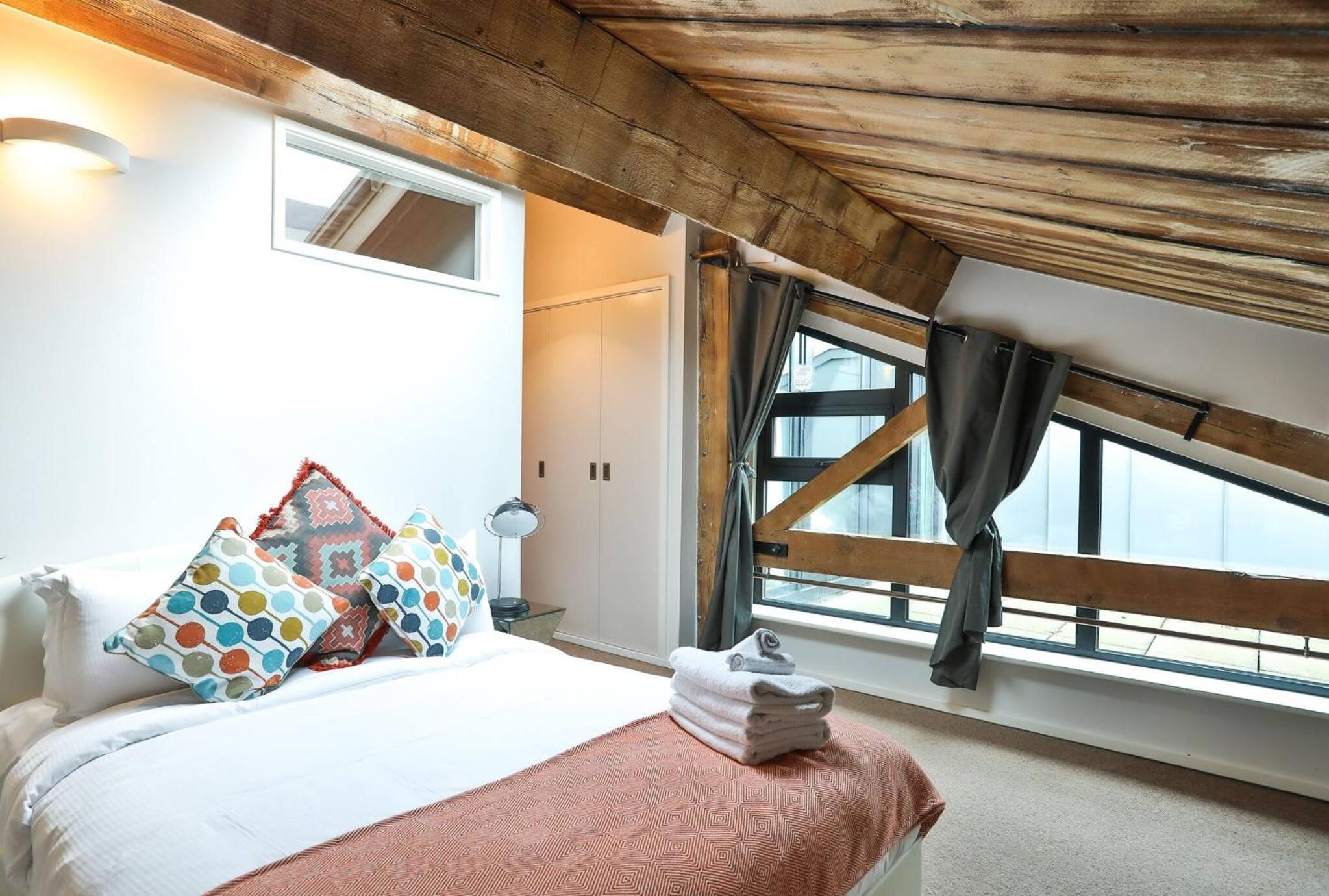 Wild Roses Serviced Apartments - ExCel Warehouse 1