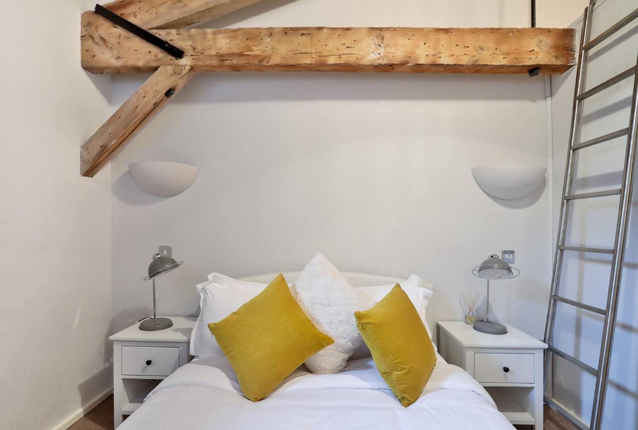 Wild Roses Serviced Apartments - ExCel Warehouse 1