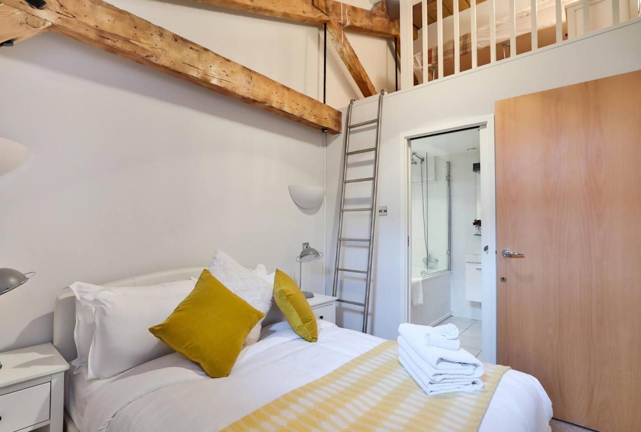 Wild Roses Serviced Apartments - ExCel Warehouse 1