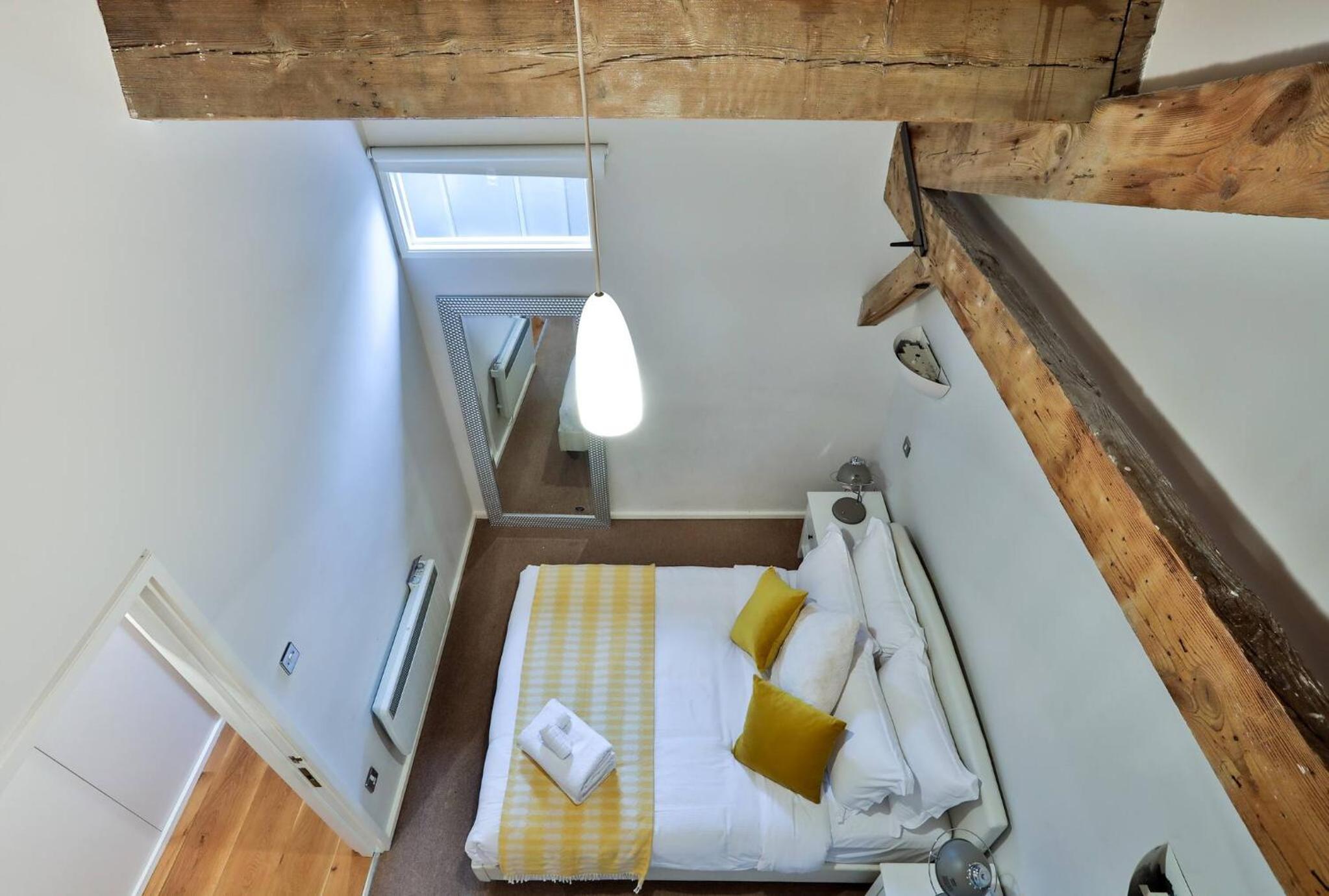 Wild Roses Serviced Apartments - ExCel Warehouse 1