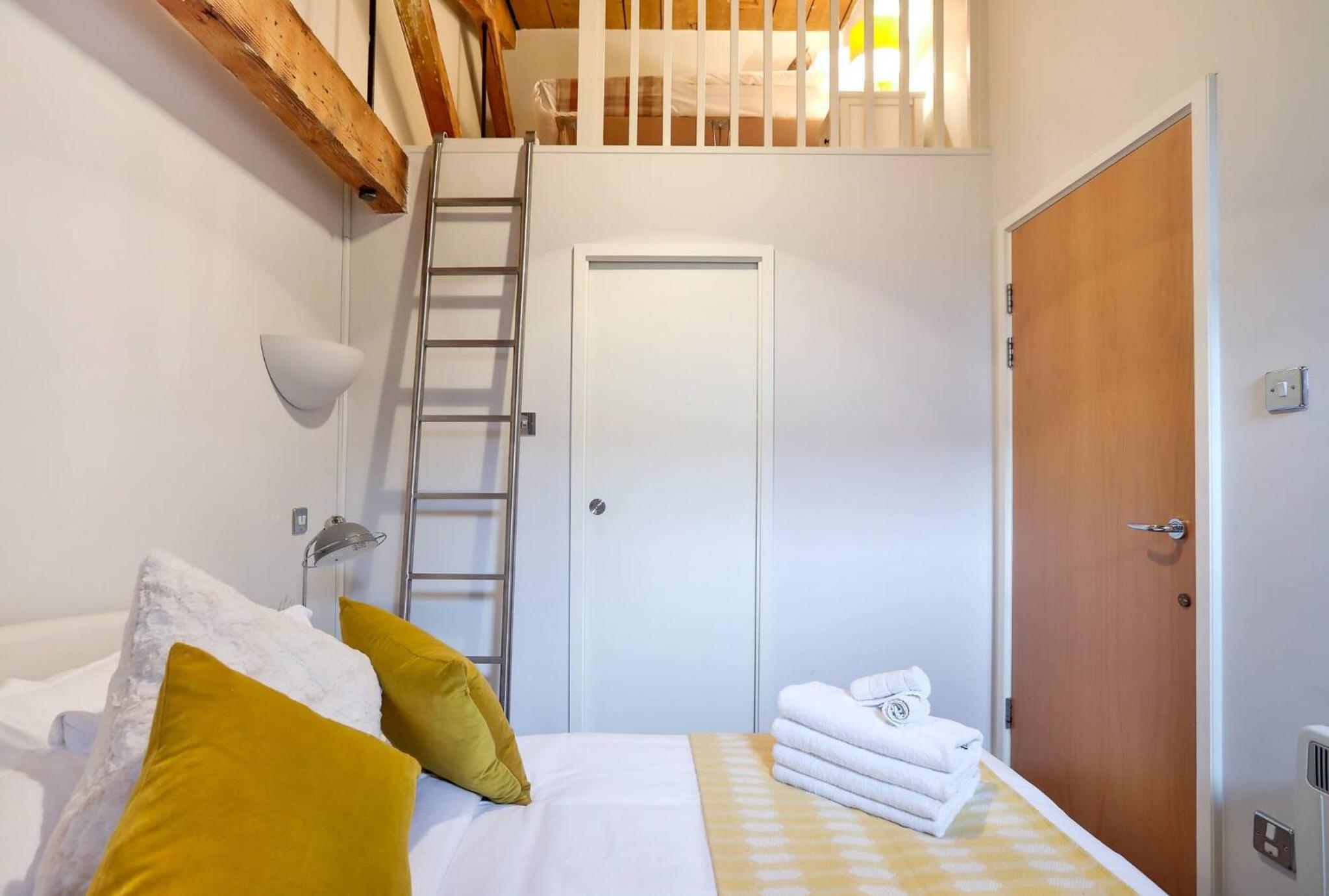Wild Roses Serviced Apartments - ExCel Warehouse 1