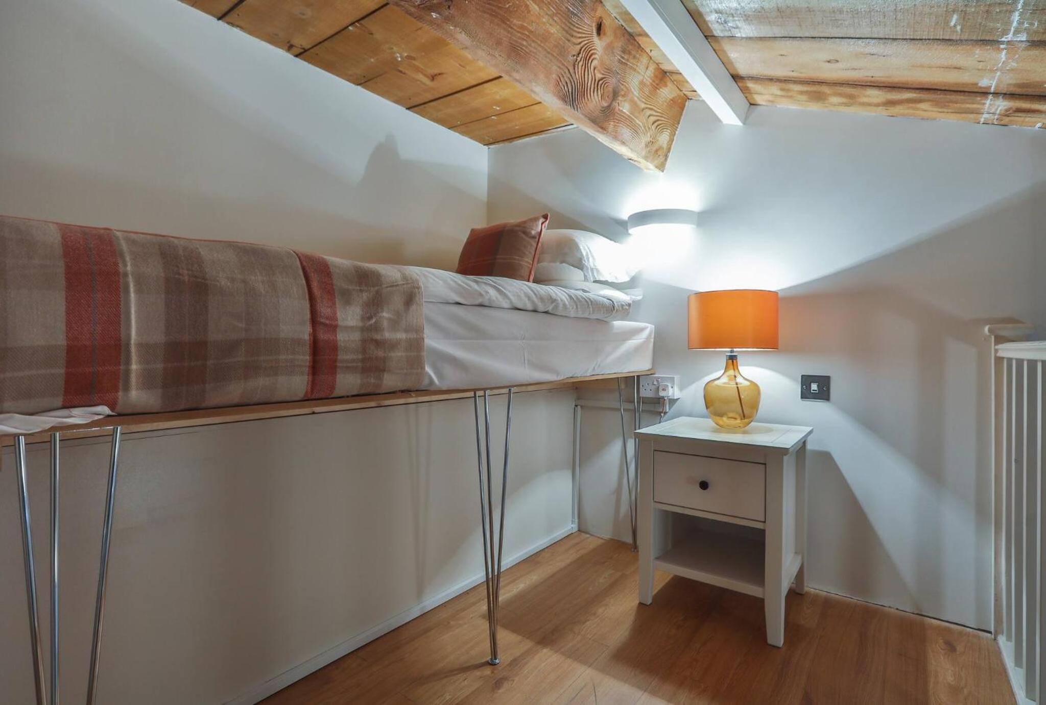 Wild Roses Serviced Apartments - ExCel Warehouse 1